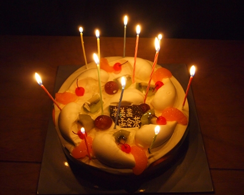 精美的“巴黎贝甜”生日蛋糕 精美的“巴黎贝甜”生日蛋糕